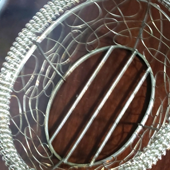 Small Oval FARMHOUSE Metal Scroll Basket - Picture 4 of 8